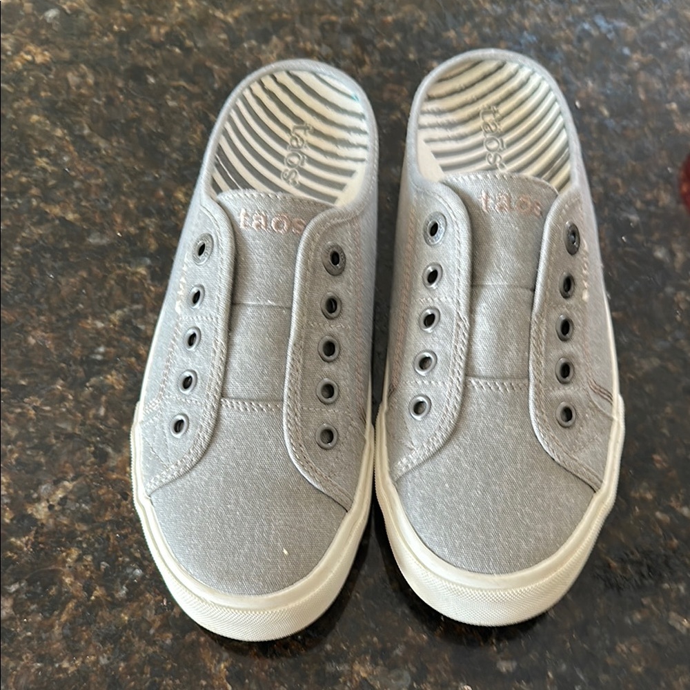 Taos Gray Canvas Sneakers